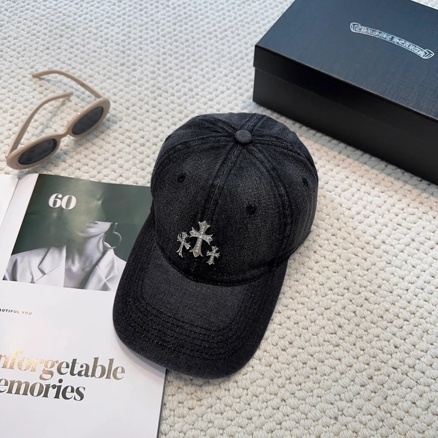 P60 Crow Heart 🆕🆕25 new washed denim baseball cap, personalized fashion classic cross logo, casual with a cool feeling, unisex style, same style for men and women! Very easy to match! Head circumference: 56-58cm is available